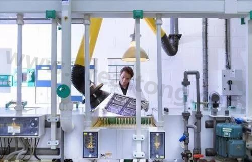 理想狀態下自動化生產線大約能節省傳統企業50%的人力成本，良率可提升至98%。